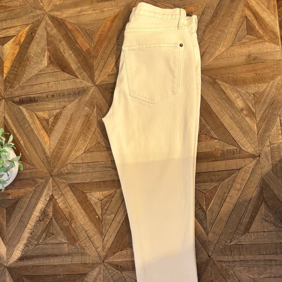 Like New Cream Yoga Jeans Size 29 Mid Rise, Natural Stretch. - Picture 2 of 10